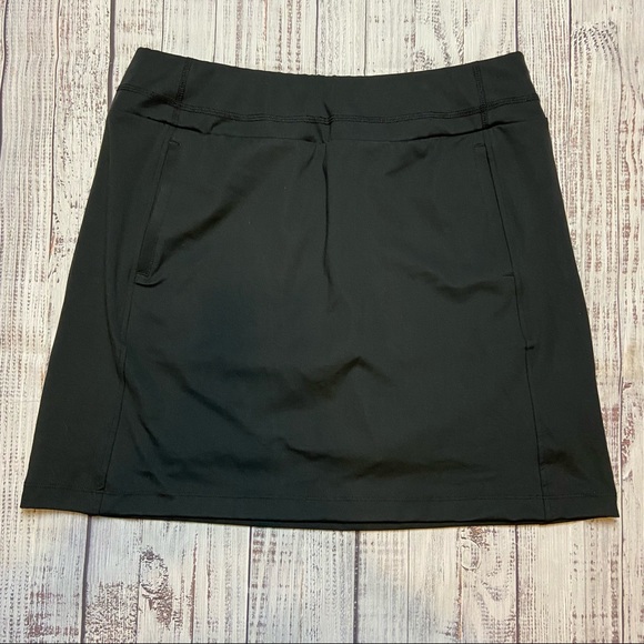 Tail Pants - Tail White Label Black 18” Golf Skort. Size Medium.